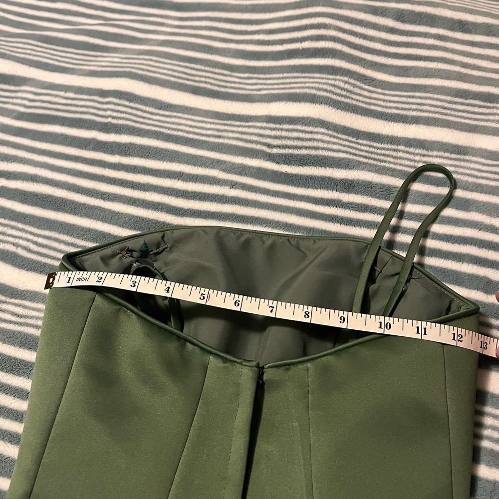 Elegant Green Satin Dress Size 2 - Picture 10 of 14